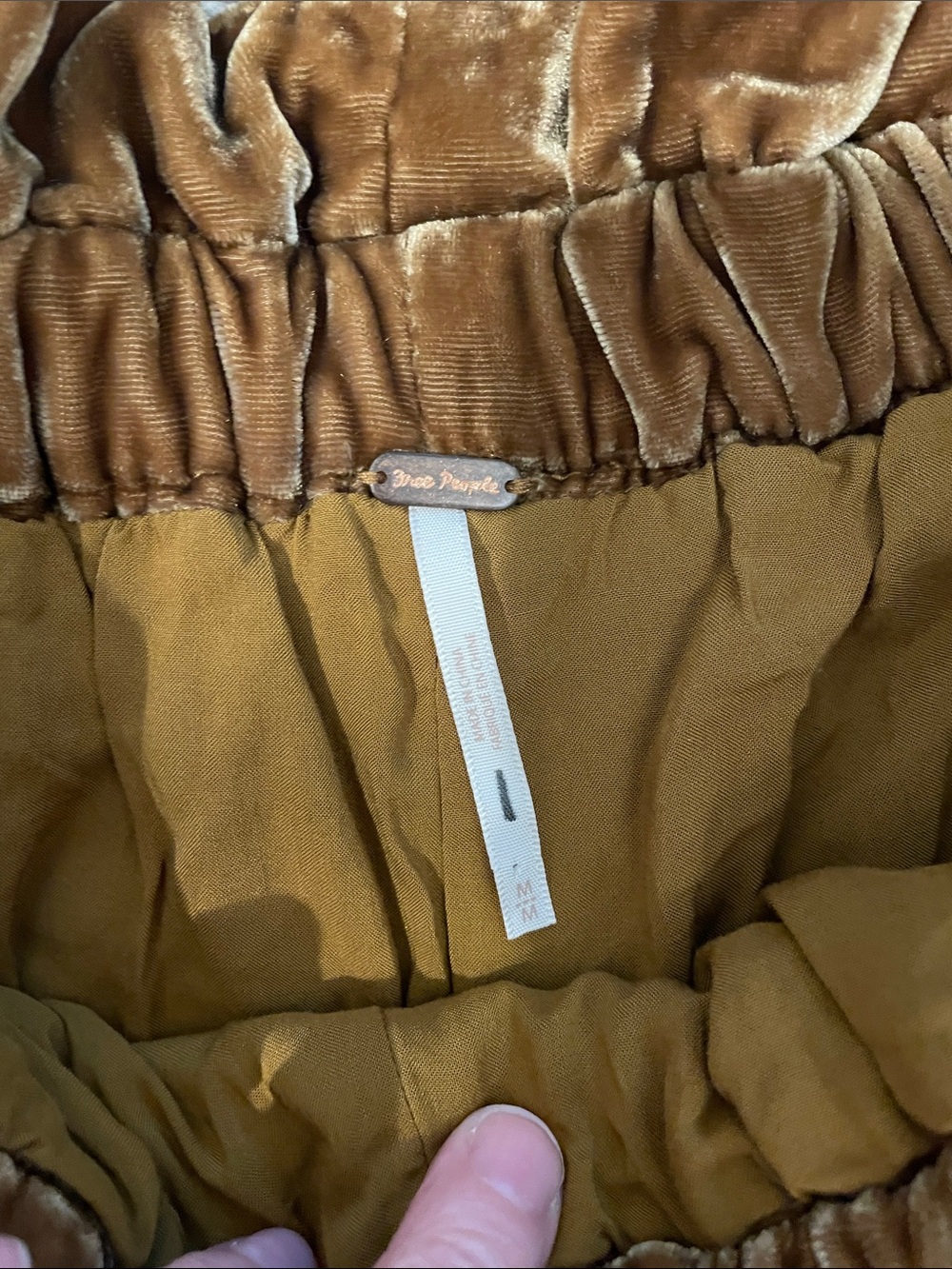 Free People love at first sight velvet shorts medium - Picture 3 of 4